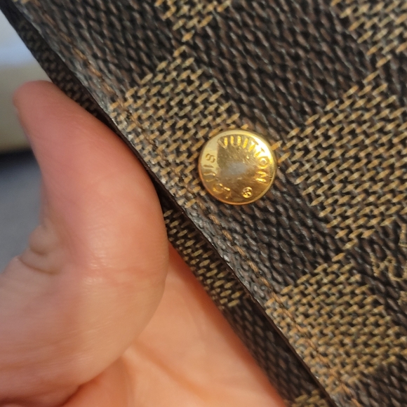 Authentic EUC Louis Vuitton Multicles Damier Ebene 4 key holder - Picture 3 of 7